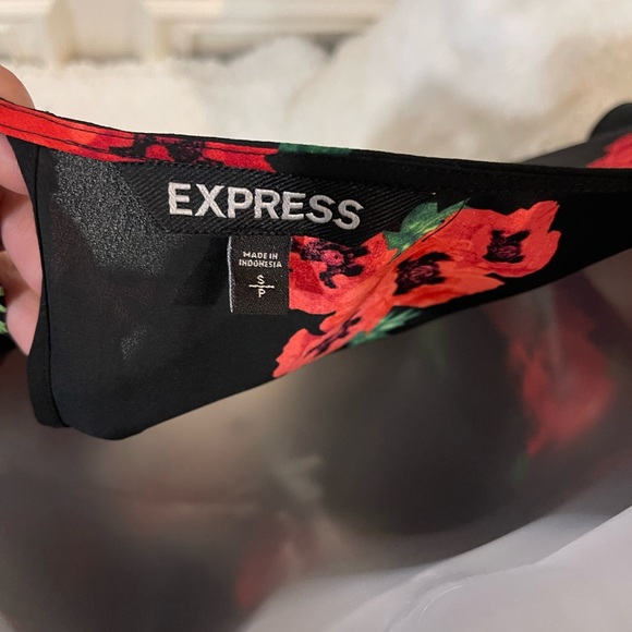 Express Small Floral Crop Top - Picture 5 of 5